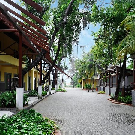 Shanti Resorts Valsad Экстерьер фото