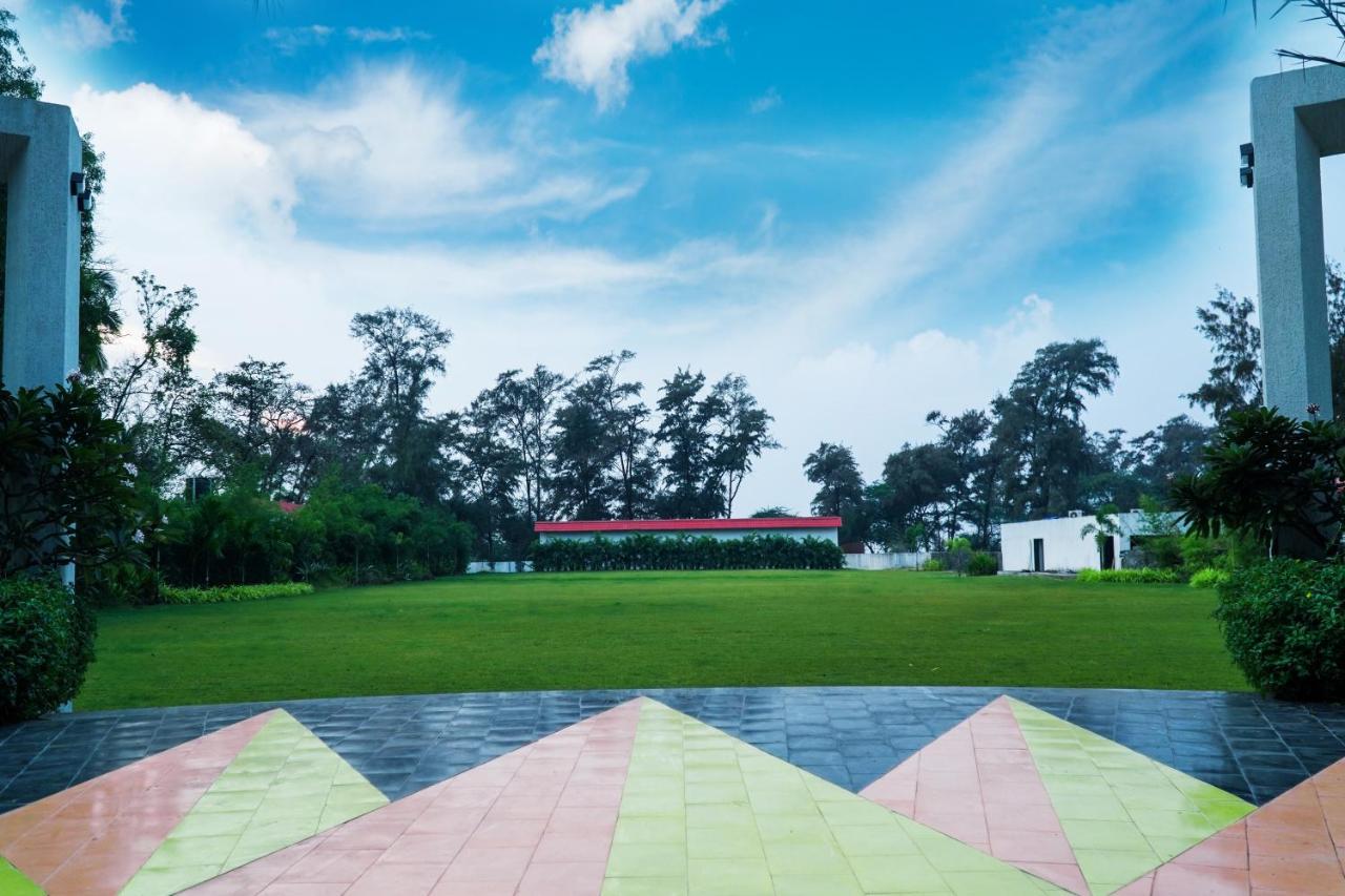 Shanti Resorts Valsad Экстерьер фото