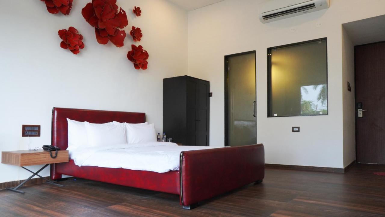 Shanti Resorts Valsad Экстерьер фото